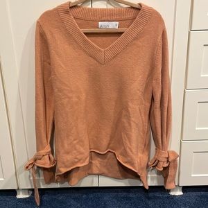 V-neck Sweater with ties